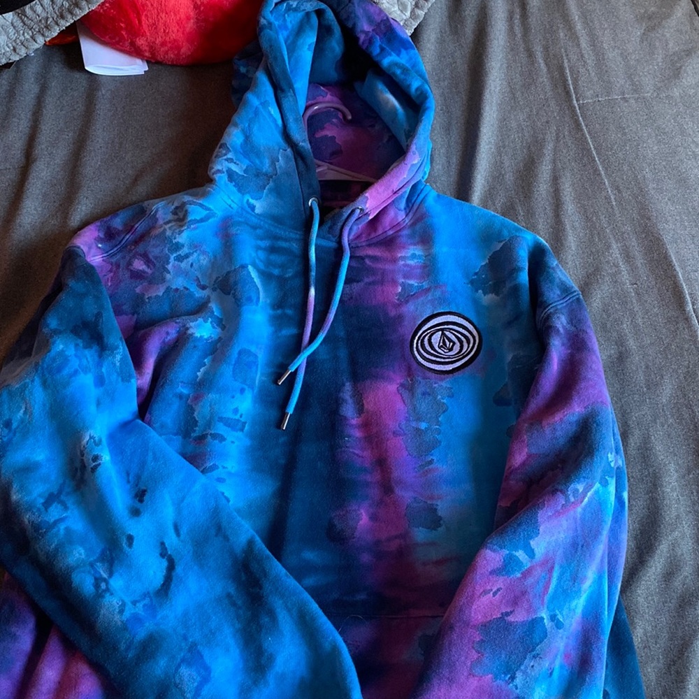 Men’s volcom tie dye hoodie
